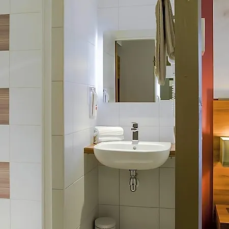 Ibis Styles カストル